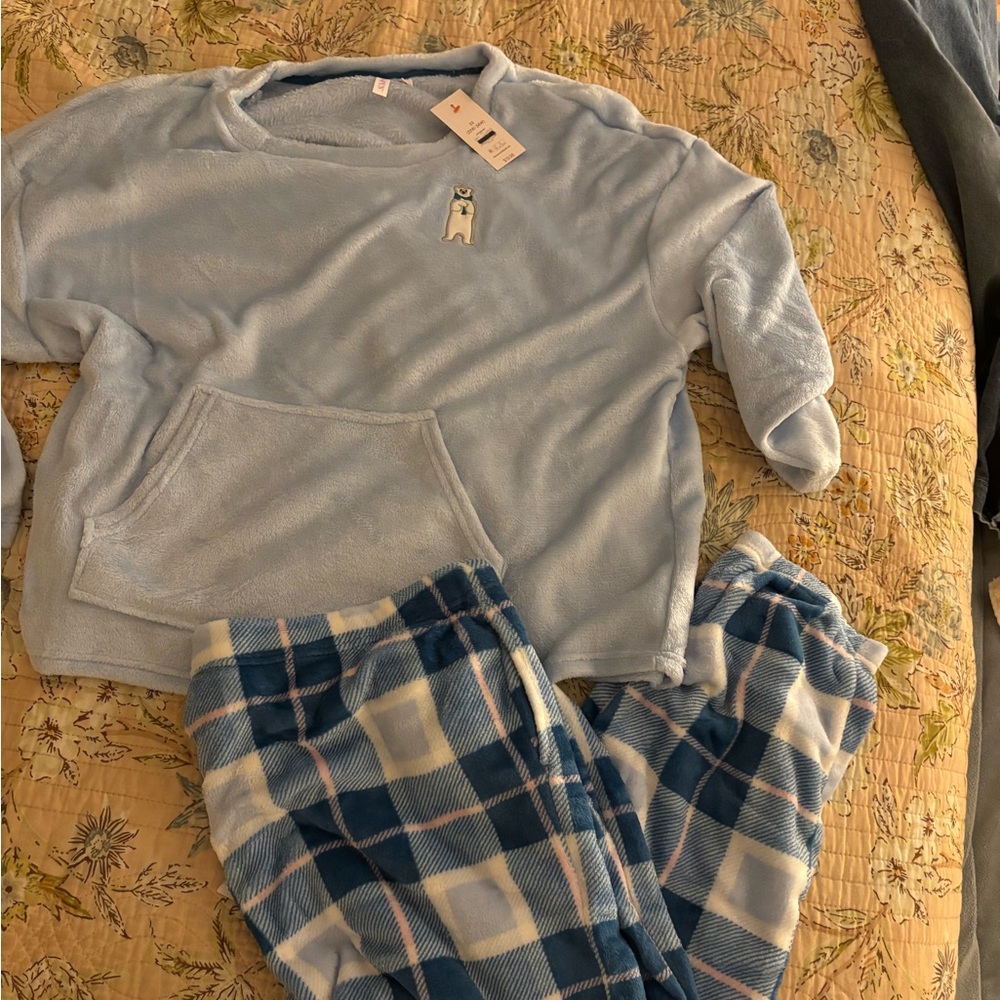 JoySpun UltraSoft Baby Blue Blue Pajama Set with Plaid Pants and bear on top